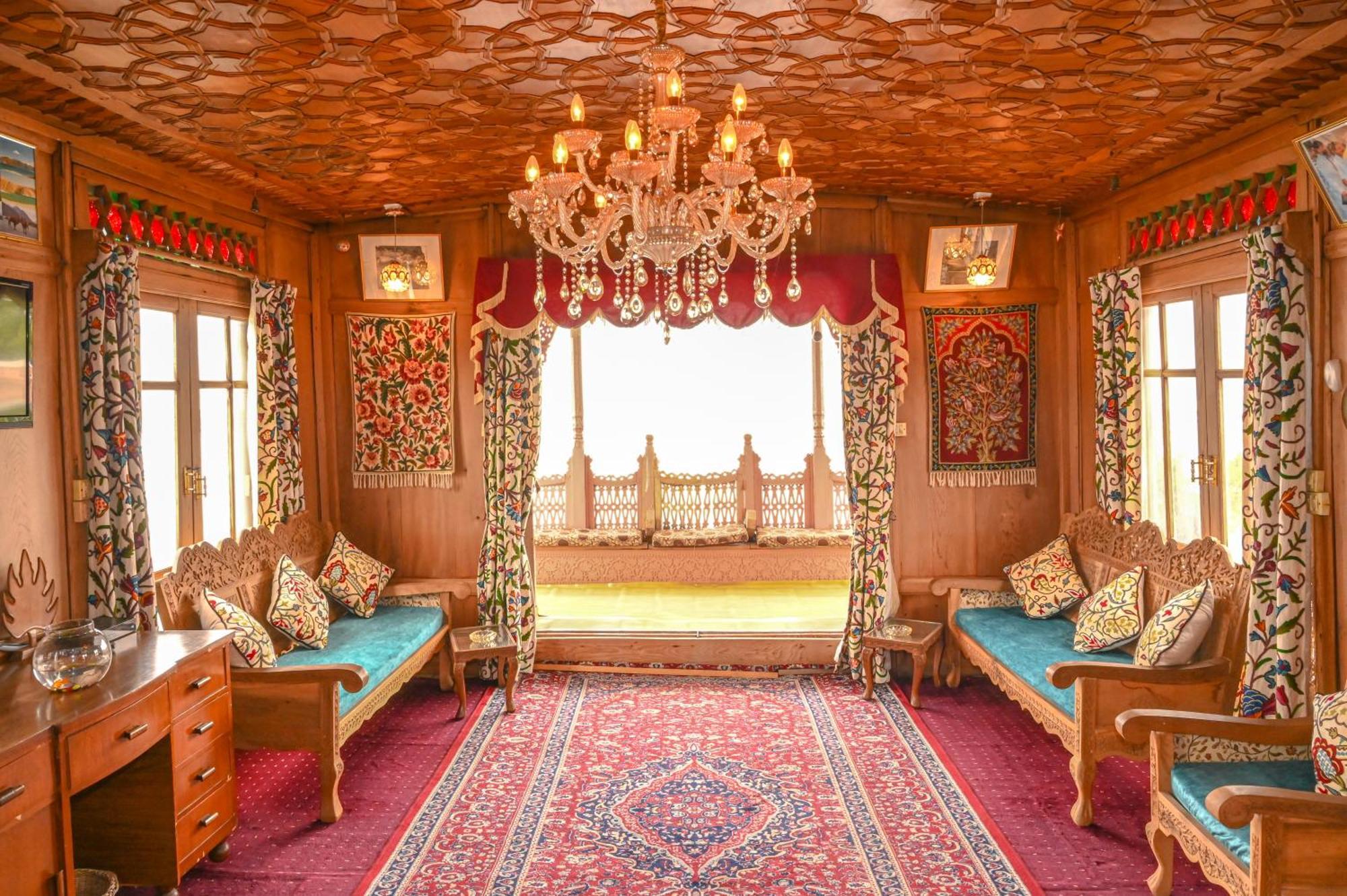 فندق Golden Flower Heritage Houseboat Nagin Bagh المظهر الخارجي الصورة